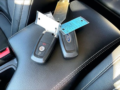 Used 2023 Ford Ranger Lariat w/ Tremor Off-Road Package image 35