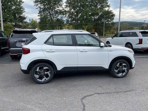 New 2025 Hyundai Venue SEL image 3