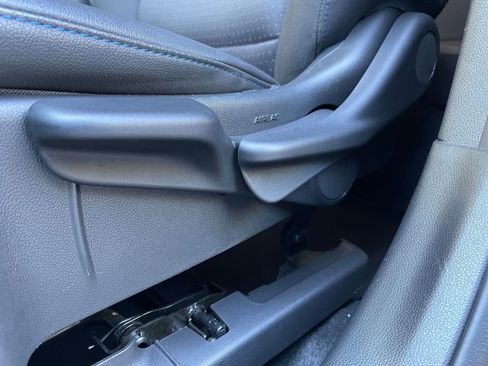 Used 2025 Chevrolet Trax LT image 23