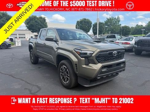 Used 2024 Toyota Tacoma TRD Sport AWD/4WD image 1