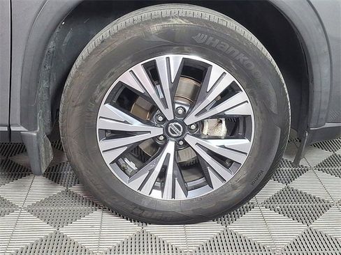 Used 2021 Nissan Rogue SV image 12