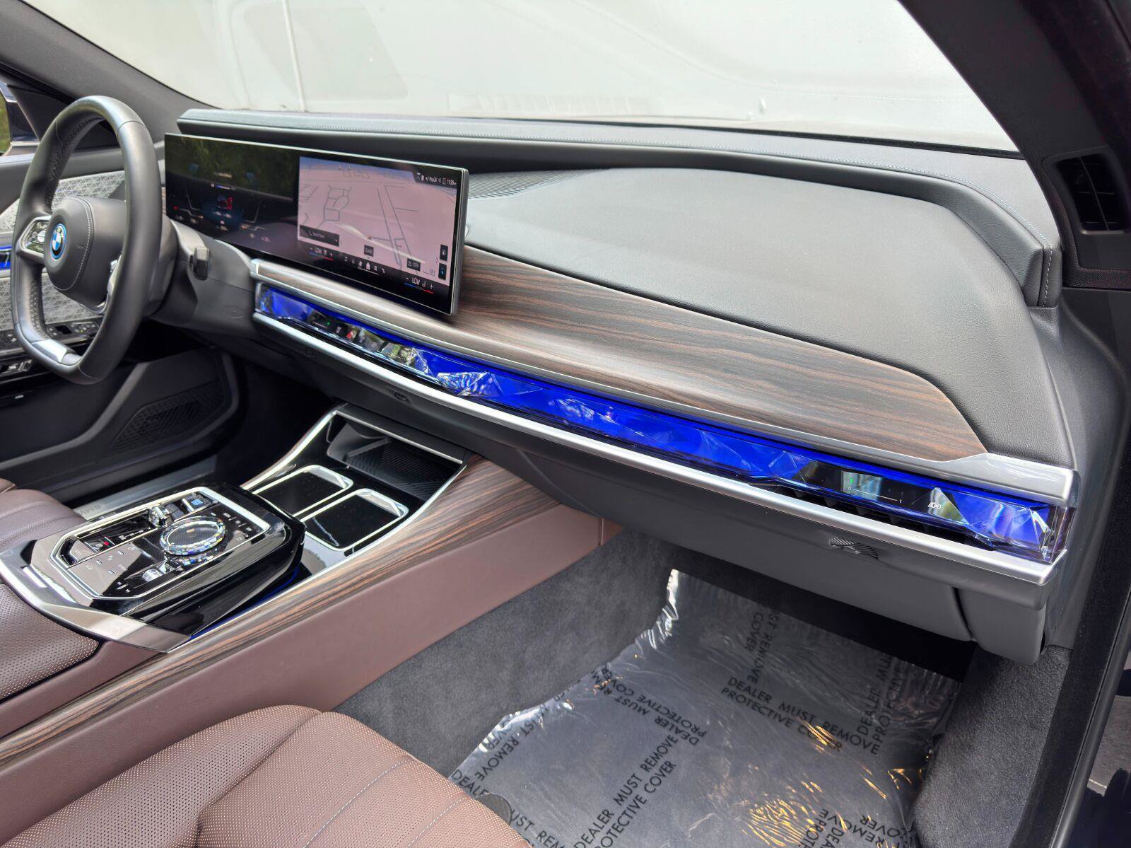 Used 2023 BMW i7 xDrive60 w/ Executive Package 2 AWD/4WD image 15
