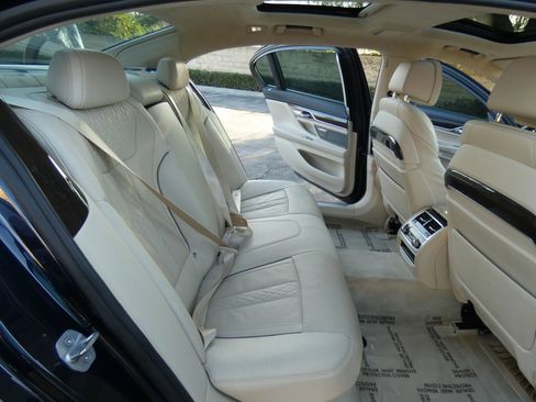 Used 2016 BMW 750i xDrive image 42