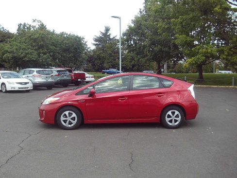 Used 2012 Toyota Prius Three w/ Solar Roof Pkg FWD image 2