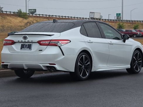 Used 2020 Toyota Camry XSE FWD image 3