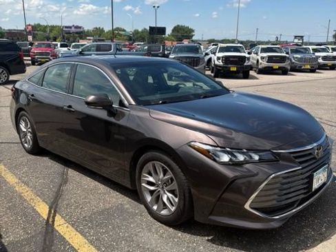 Used 2019 Toyota Avalon XLE FWD image 2