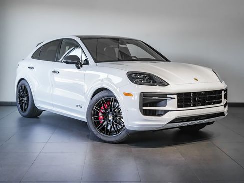 New 2026 Porsche Cayenne GTS image 9