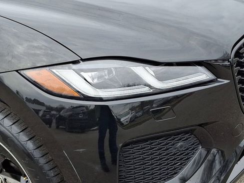 Used 2024 Jaguar F-PACE R-Dynamic S image 11