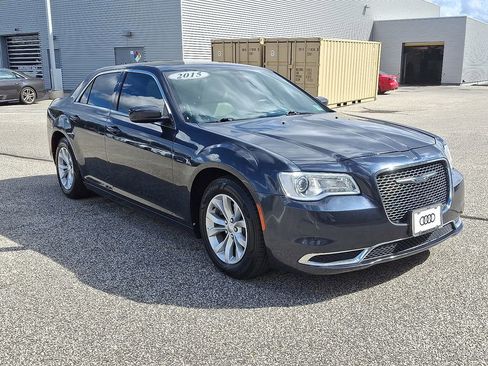 Used 2016 Chrysler 300 Limited image 3