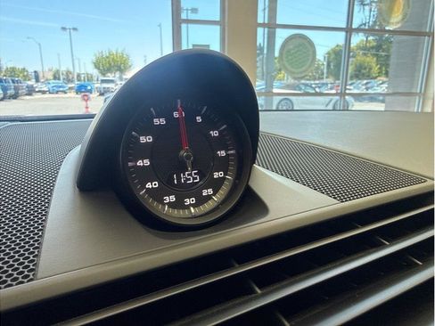 Used 2021 Porsche Panamera image 18