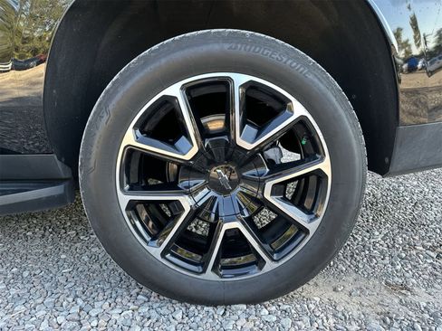 Used 2024 Chevrolet Suburban RST image 8