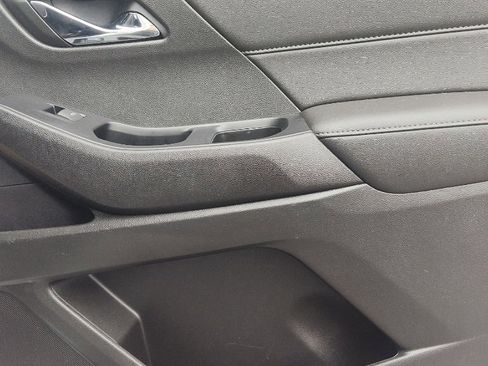 Used 2023 Chevrolet Traverse LT image 11