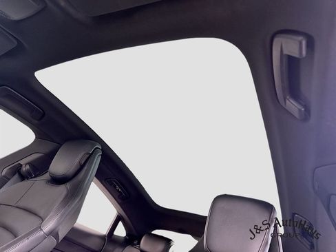 Used 2021 Porsche Taycan image 16