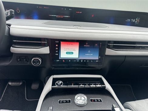 New 2026 Lincoln Navigator Black Label AWD/4WD image 17