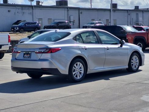 Used 2025 Toyota Camry LE FWD image 6