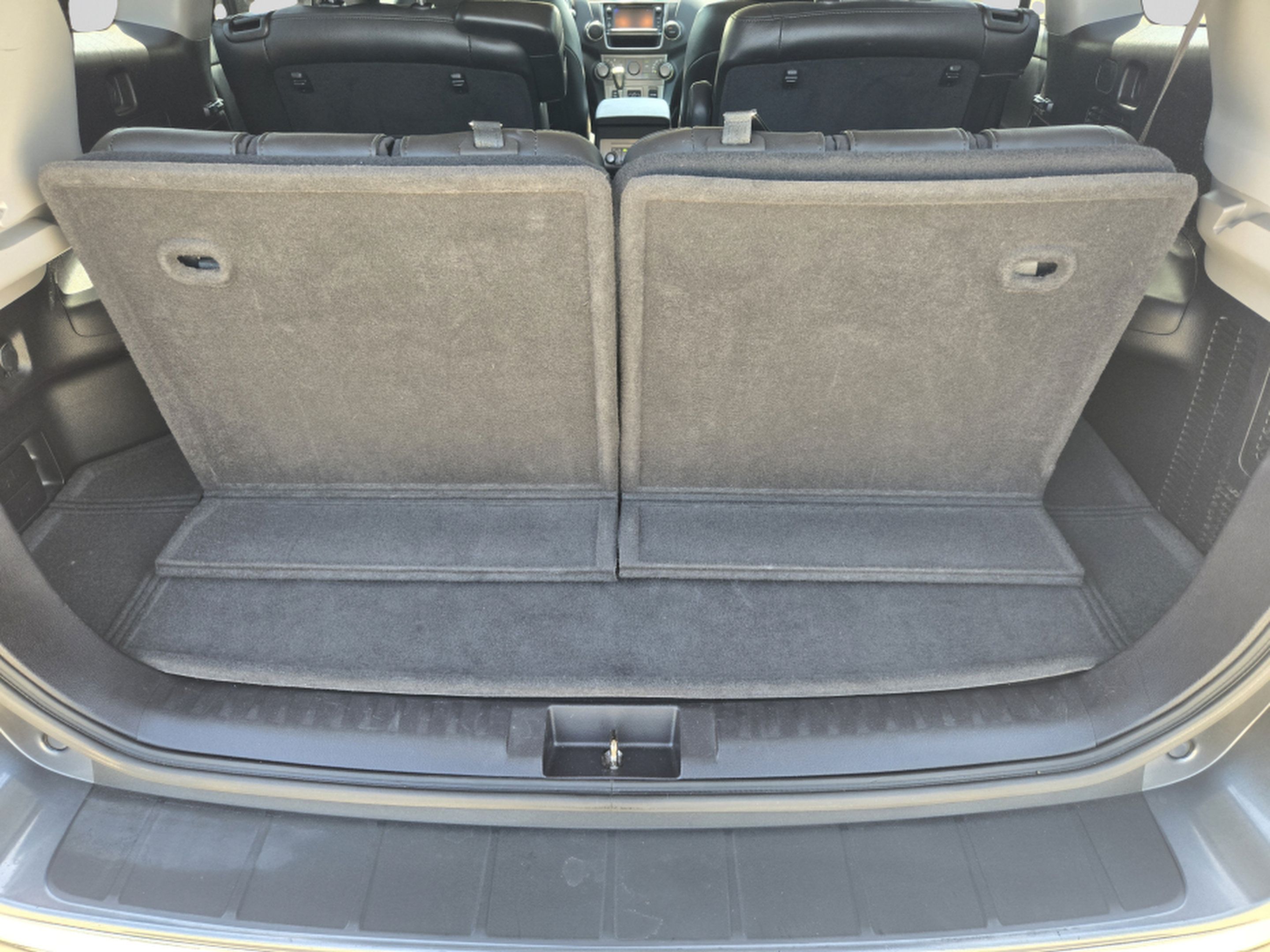 Used 2013 Toyota Highlander SE FWD image 30