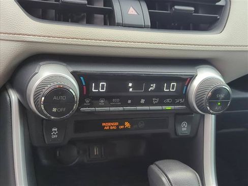 Used 2021 Toyota RAV4 XLE w/ Convenience Package FWD image 20