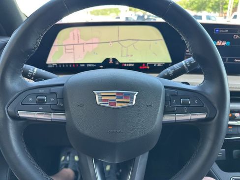 Used 2025 Cadillac XT4 Premium Luxury FWD image 20