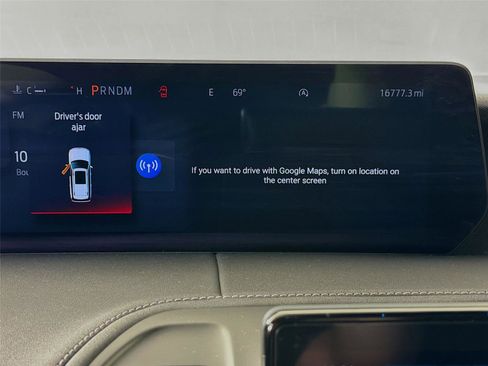 Used 2025 Ford Expedition Platinum image 13