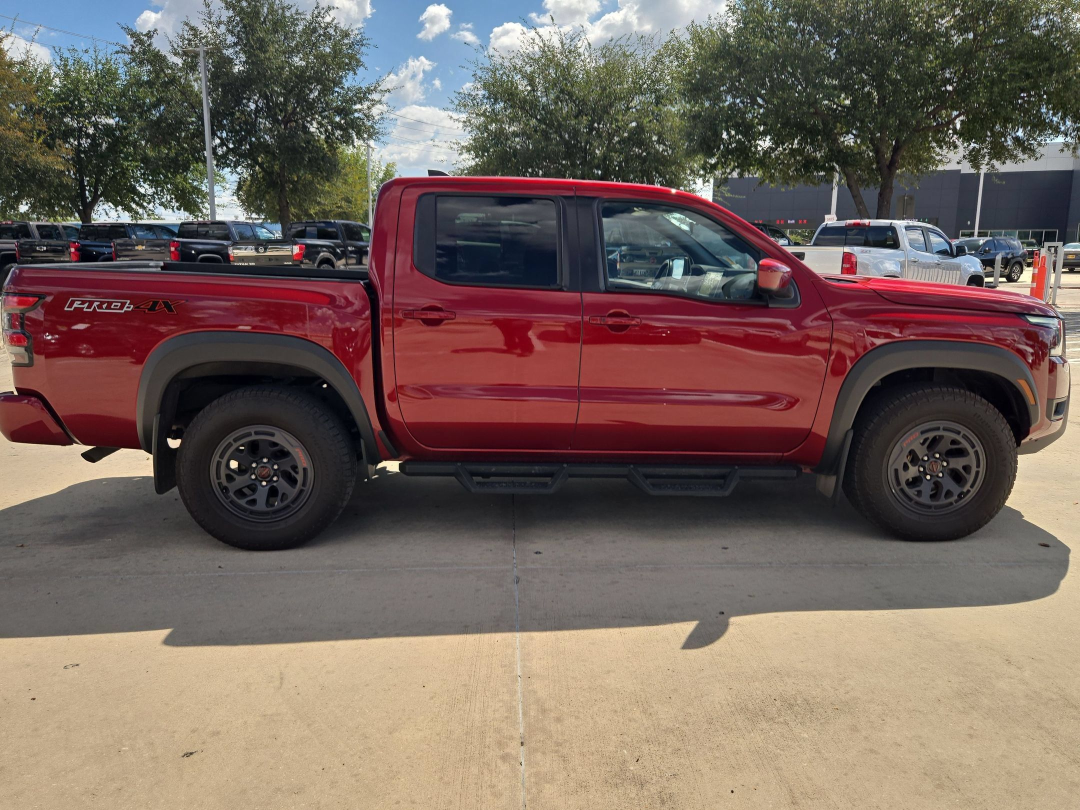 Used 2025 Nissan Frontier PRO-4X w/ Tow Package AWD/4WD image 2