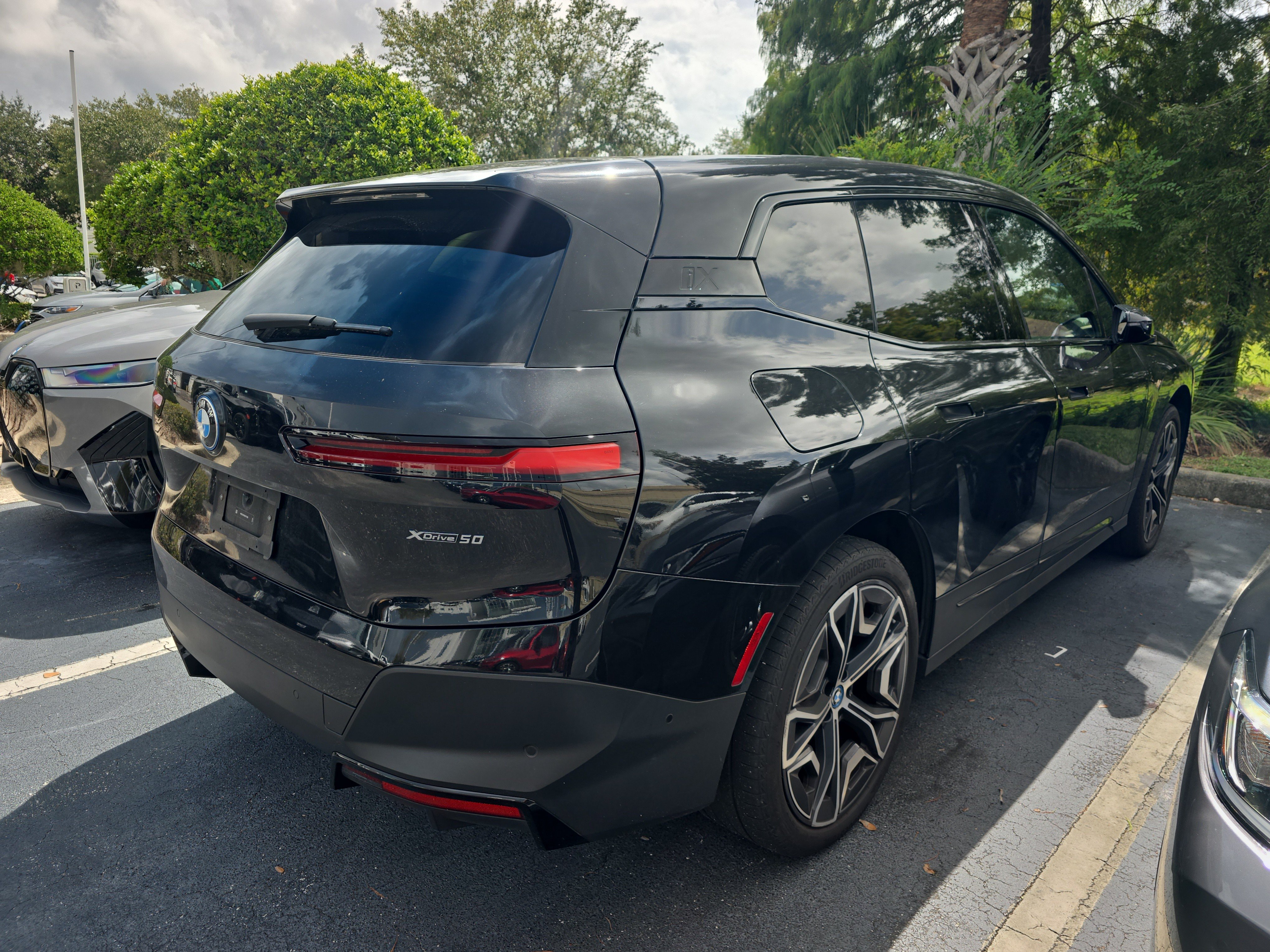 Certified 2024 BMW iX xDrive50 w/ Luxury Package AWD/4WD image 2