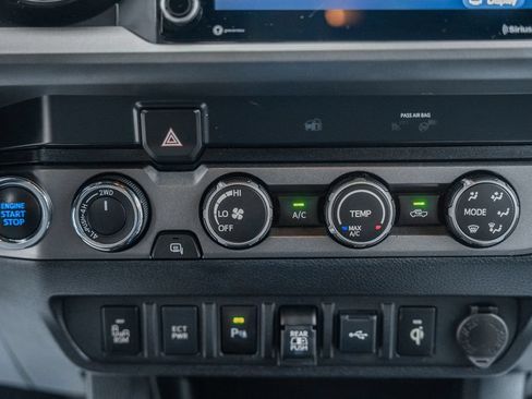 Used 2020 Toyota Tacoma TRD Off-Road w/ Technology Package AWD/4WD image 26
