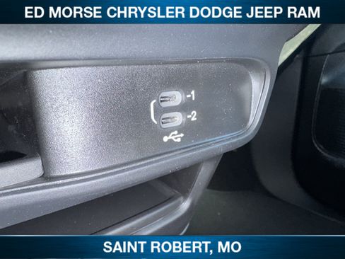 New 2027 Chrysler Pacifica Select AWD/4WD image 19