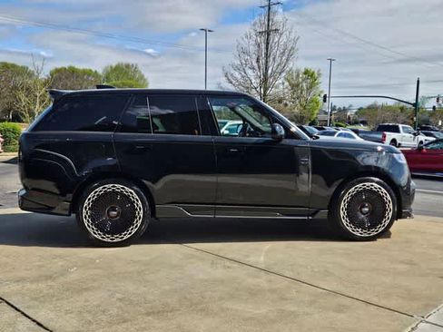 Used 2025 Land Rover Range Rover SE AWD/4WD image 10