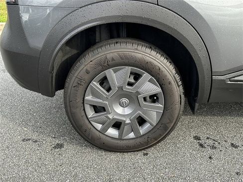 Certified 2025 Nissan Kicks S image 18