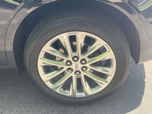 Used 2017 Cadillac XT5 Platinum w/ Driver Assist Package AWD/4WD image 7