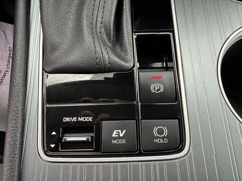 Used 2025 Toyota Sienna LE AWD/4WD image 21