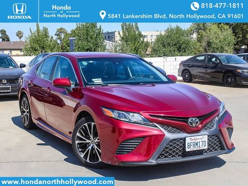 Used 2018 Toyota Camry SE FWD image 1