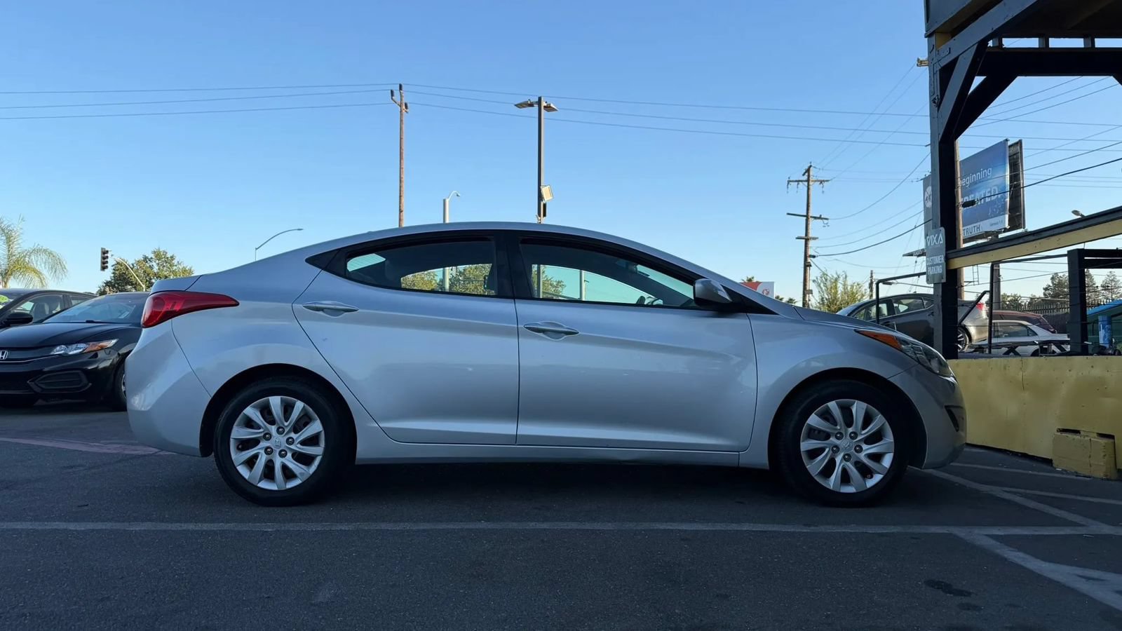 Used 2012 Hyundai Elantra GLS FWD image 4