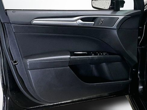 Used 2016 Ford Fusion SE image 20