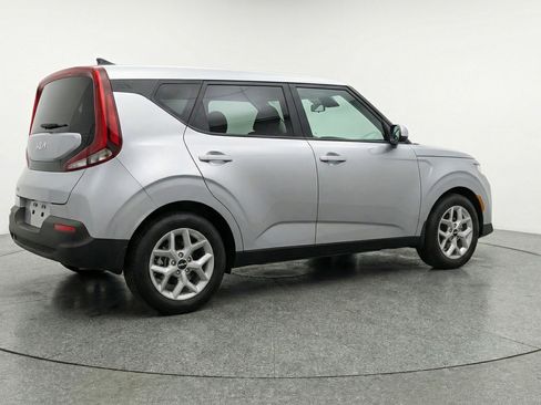 Used 2025 Kia Soul LX w/ LX Technology Package image 9