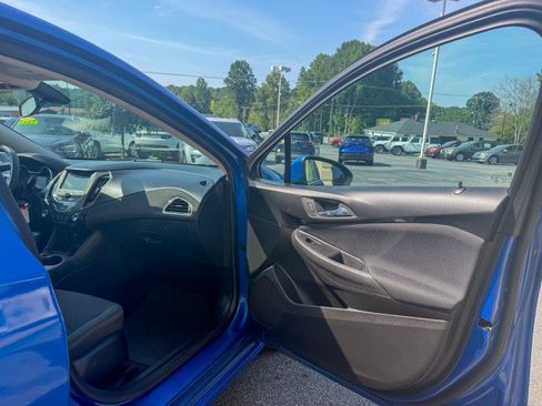 Used 2017 Chevrolet Cruze LT FWD image 20