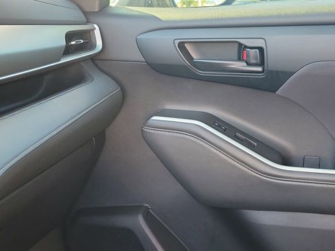 Used 2022 Toyota Highlander L image 29