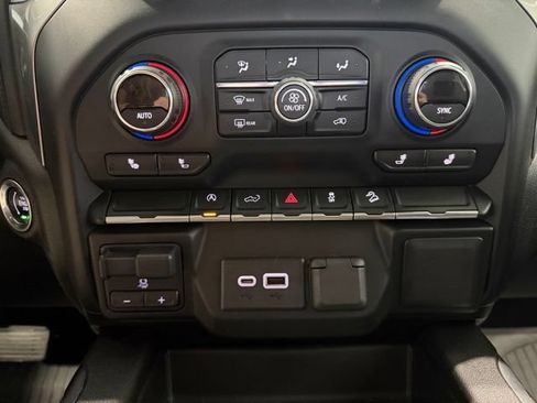 Used 2019 Chevrolet Silverado 1500 LT Trail Boss AWD/4WD image 17