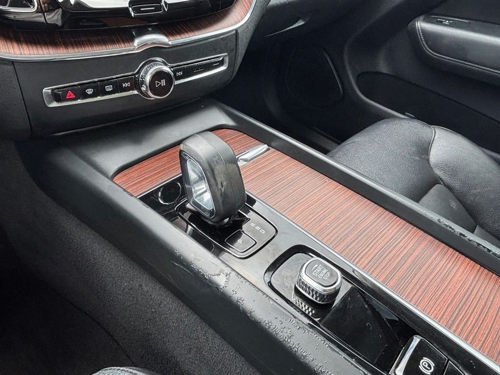 Used 2024 Volvo XC60 B5 Plus AWD/4WD image 26