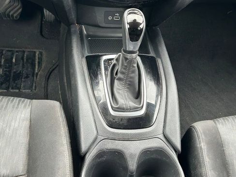 Used 2019 Nissan Rogue S w/ Special Edition Package FWD image 20