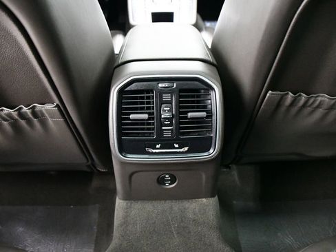 Used 2021 Porsche Macan image 20