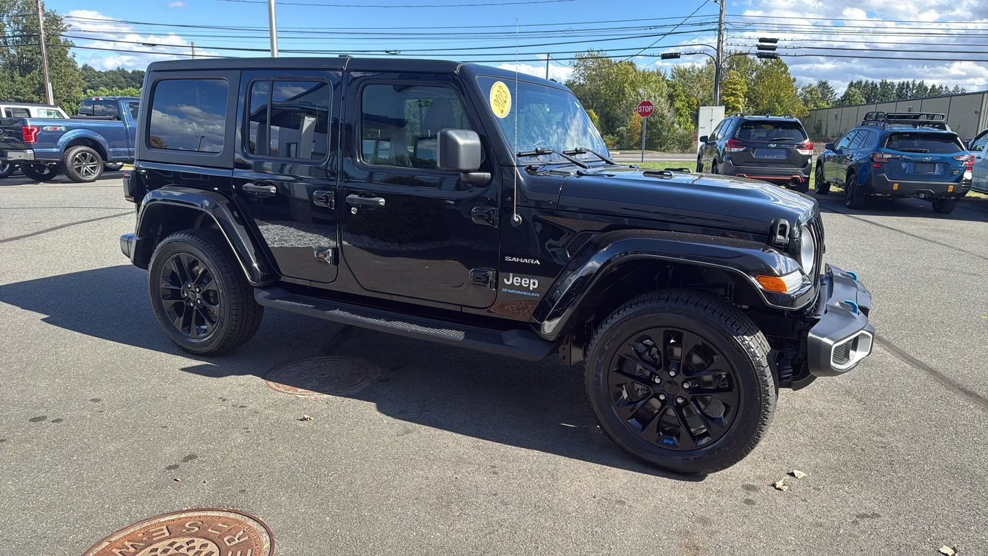 Used 2023 Jeep Wrangler Unlimited Sahara w/ Cold Weather Group AWD/4WD image 8