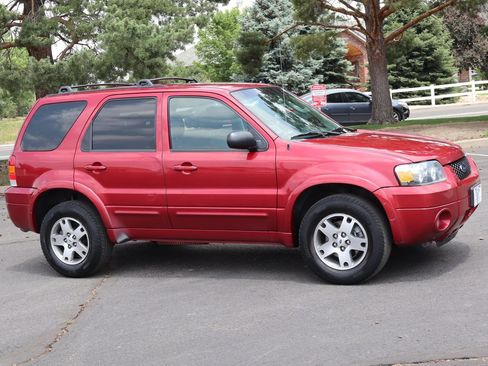 Used 2005 Ford Escape Limited AWD/4WD image 2