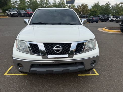 Used 2019 Nissan Frontier SL AWD/4WD image 2