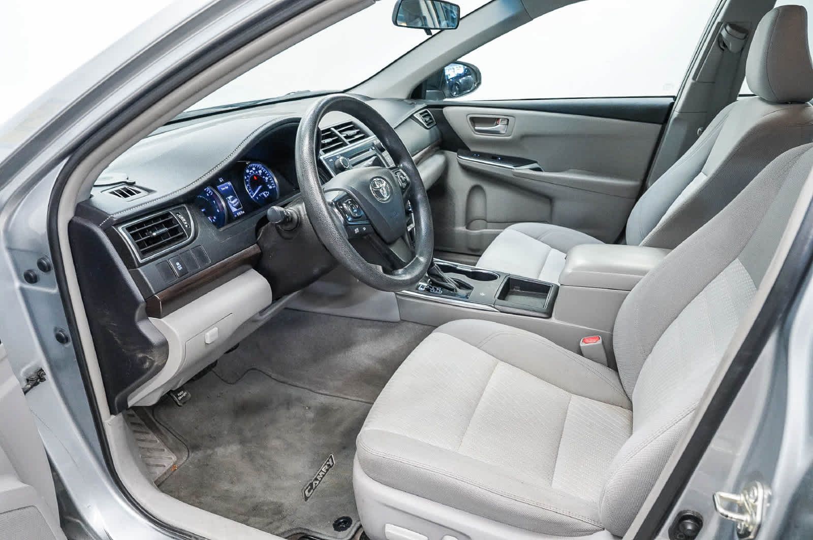 Used 2016 Toyota Camry LE FWD image 17