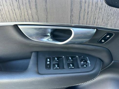 Certified 2024 Volvo XC90 B6 Ultimate w/ Protection Package Premier image 10