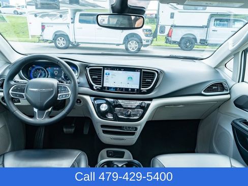 Used 2023 Chrysler Pacifica Touring-L FWD image 32