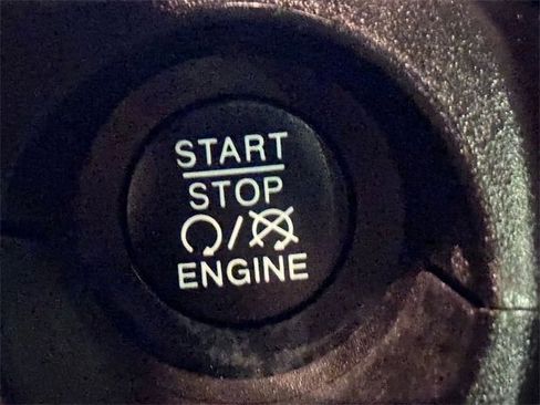 Used 2022 Jeep Renegade Latitude w/ Convenience Group image 19