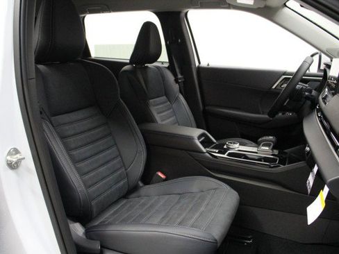 New 2025 Mitsubishi Outlander SE image 19