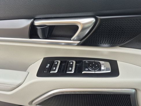 Certified 2024 Kia Telluride S w/ S Sunroof Package image 9